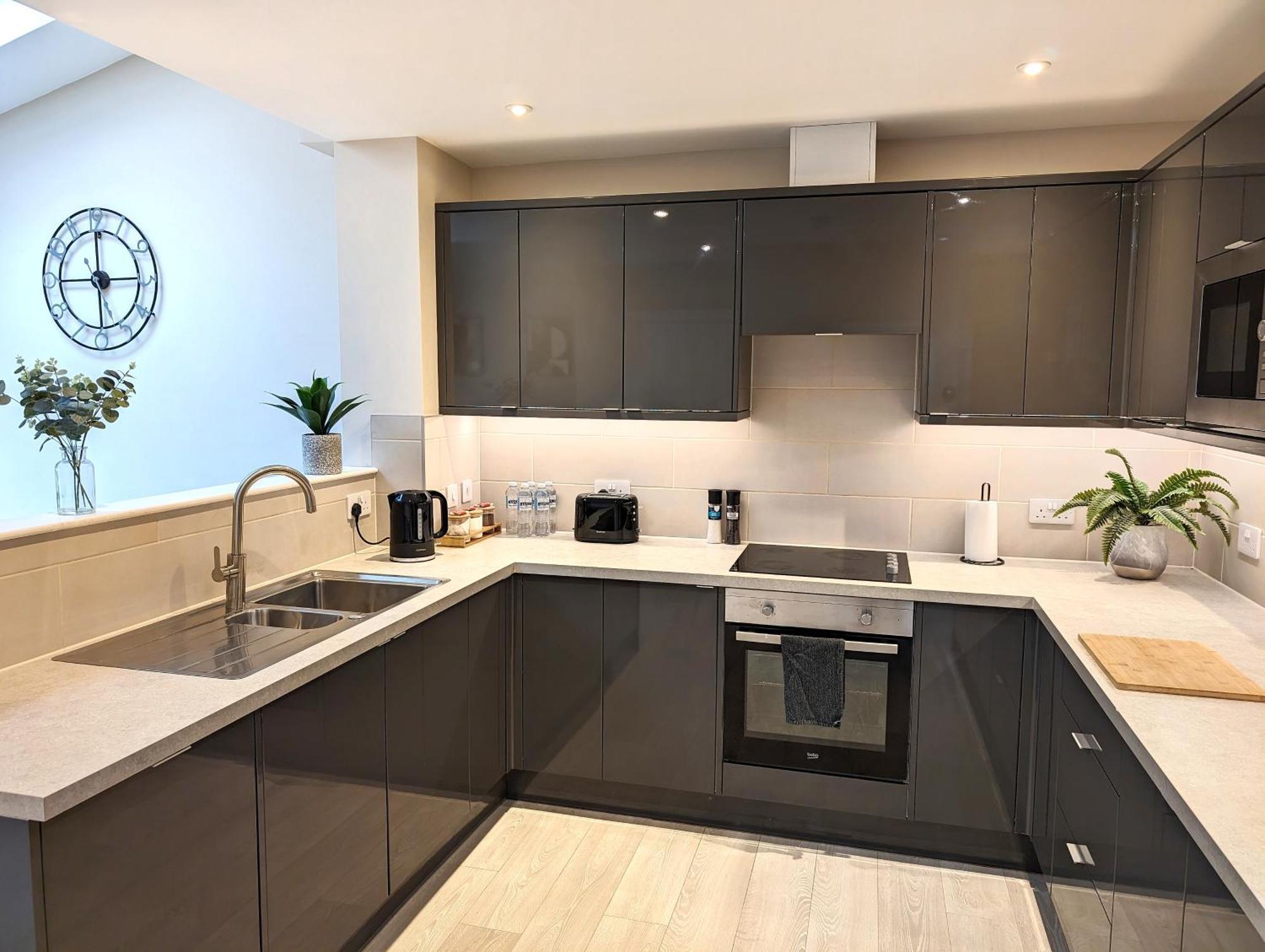 Central Cambridge, Charming 3-Bed House With Free Parking! 외부 사진