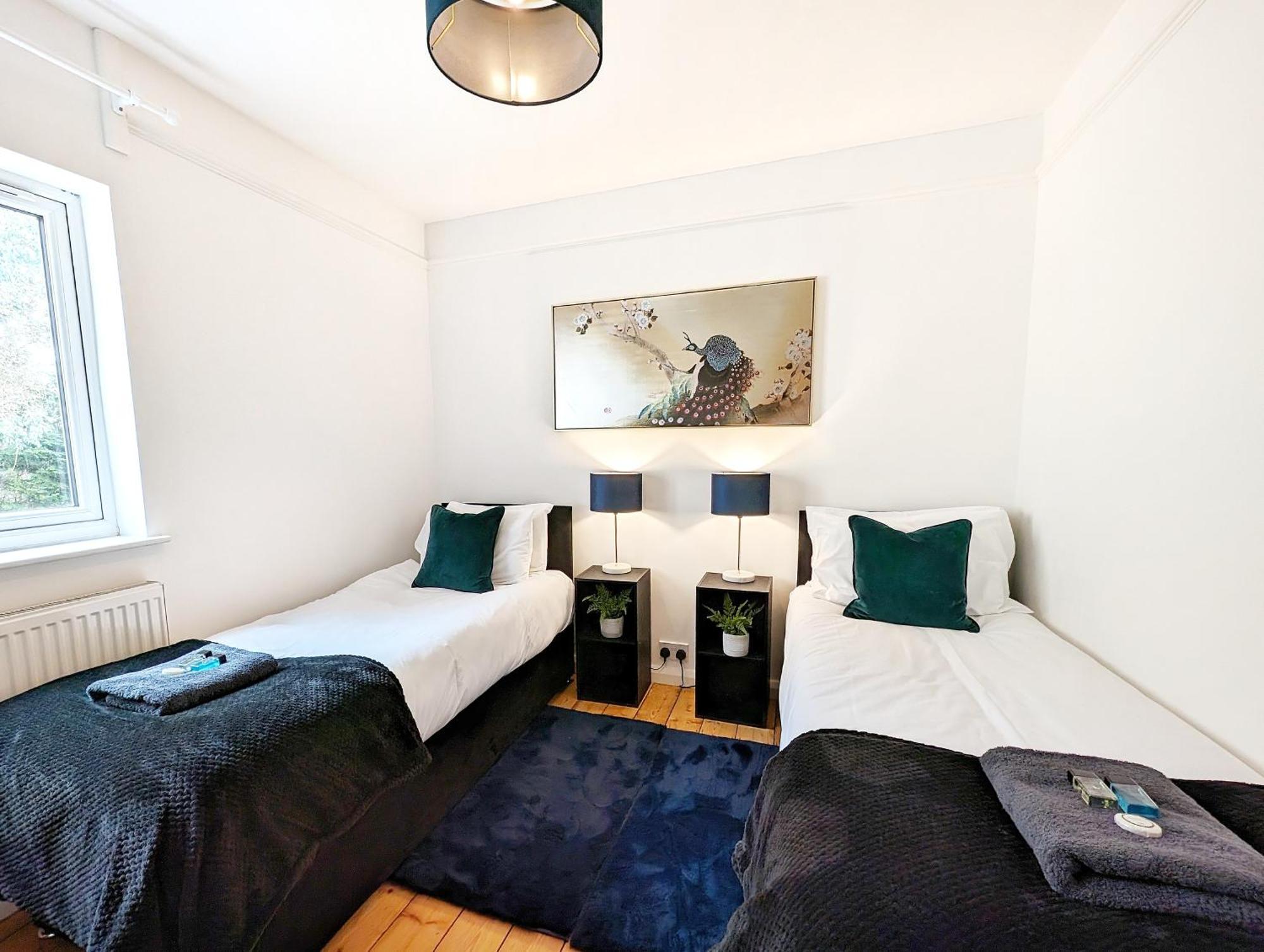 Central Cambridge, Charming 3-Bed House With Free Parking! 외부 사진