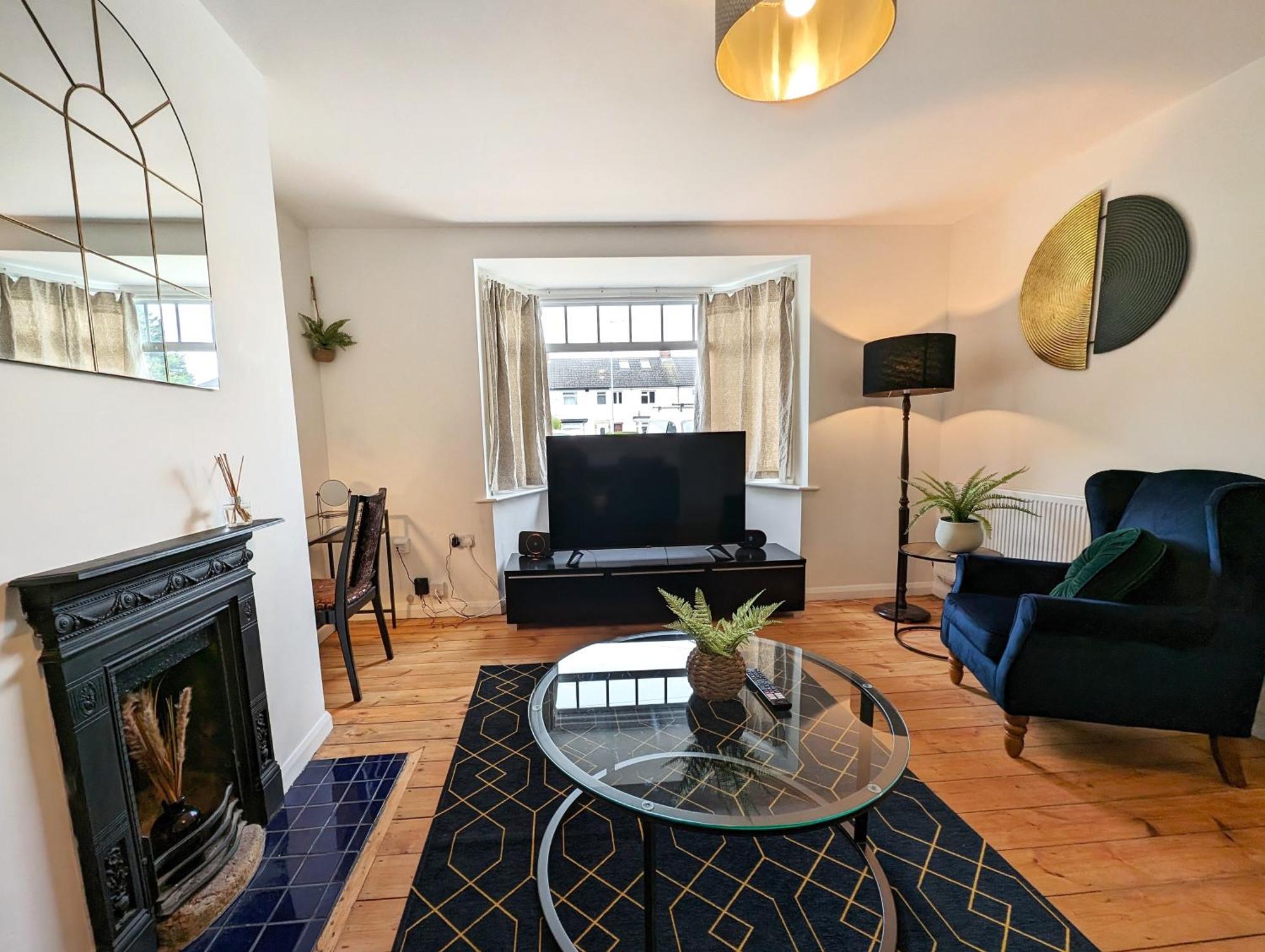 Central Cambridge, Charming 3-Bed House With Free Parking! 외부 사진