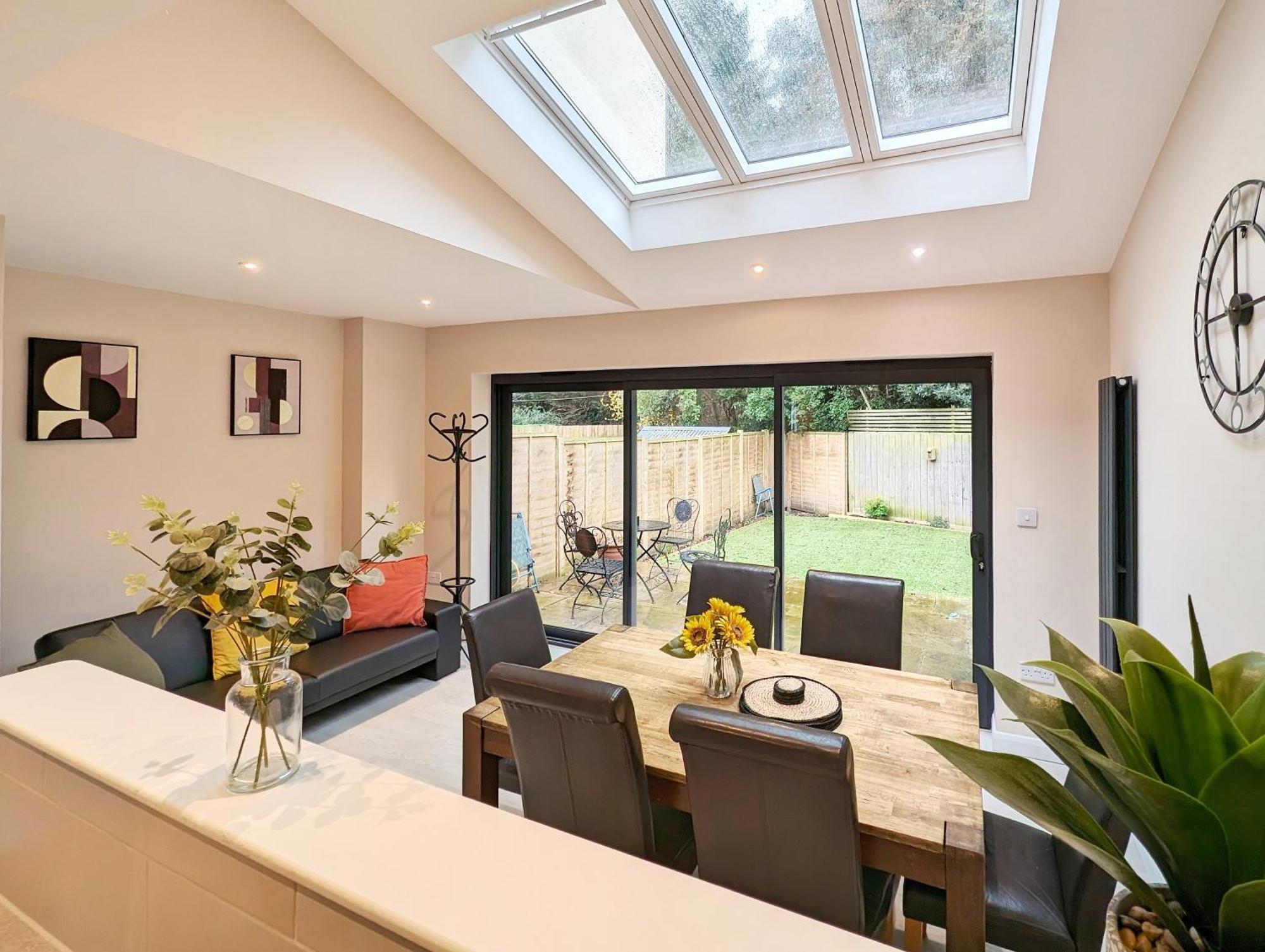 Central Cambridge, Charming 3-Bed House With Free Parking! 외부 사진